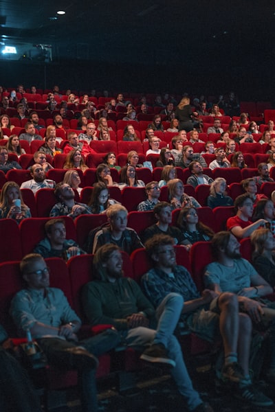 美剧《真探 第四季》海报 - 北极小镇的超自然连环谋杀案，两位女警探的黑暗调查